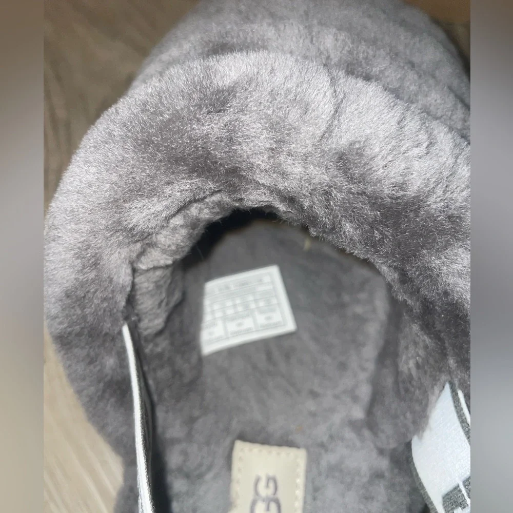 Grey uggs - Picture 2 of 2